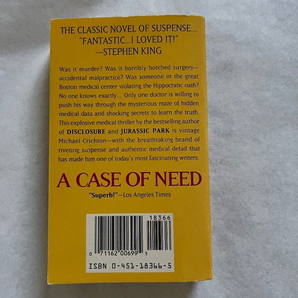 BARGAIN: Four (4) books: 3 by Michael Crichton and 1 by John Grisham - Picture 6 of 16